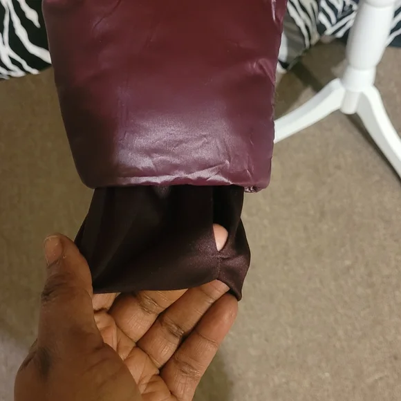 Tommy Hilfiger size Large Burgundy - Picture 3 of 6
